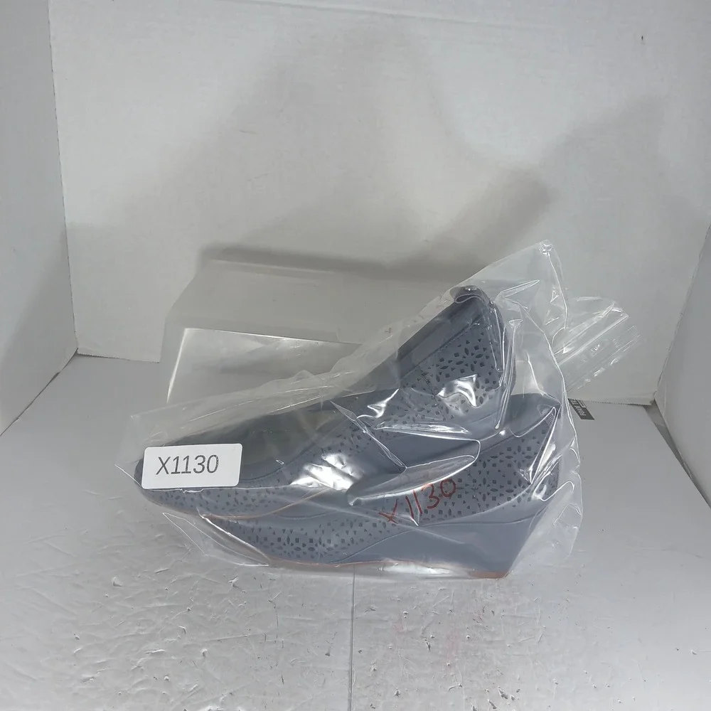 Bleecker & Bond All-Week Wedges 7.5M Blue Gray Leather Laser Cut Perforated Pump